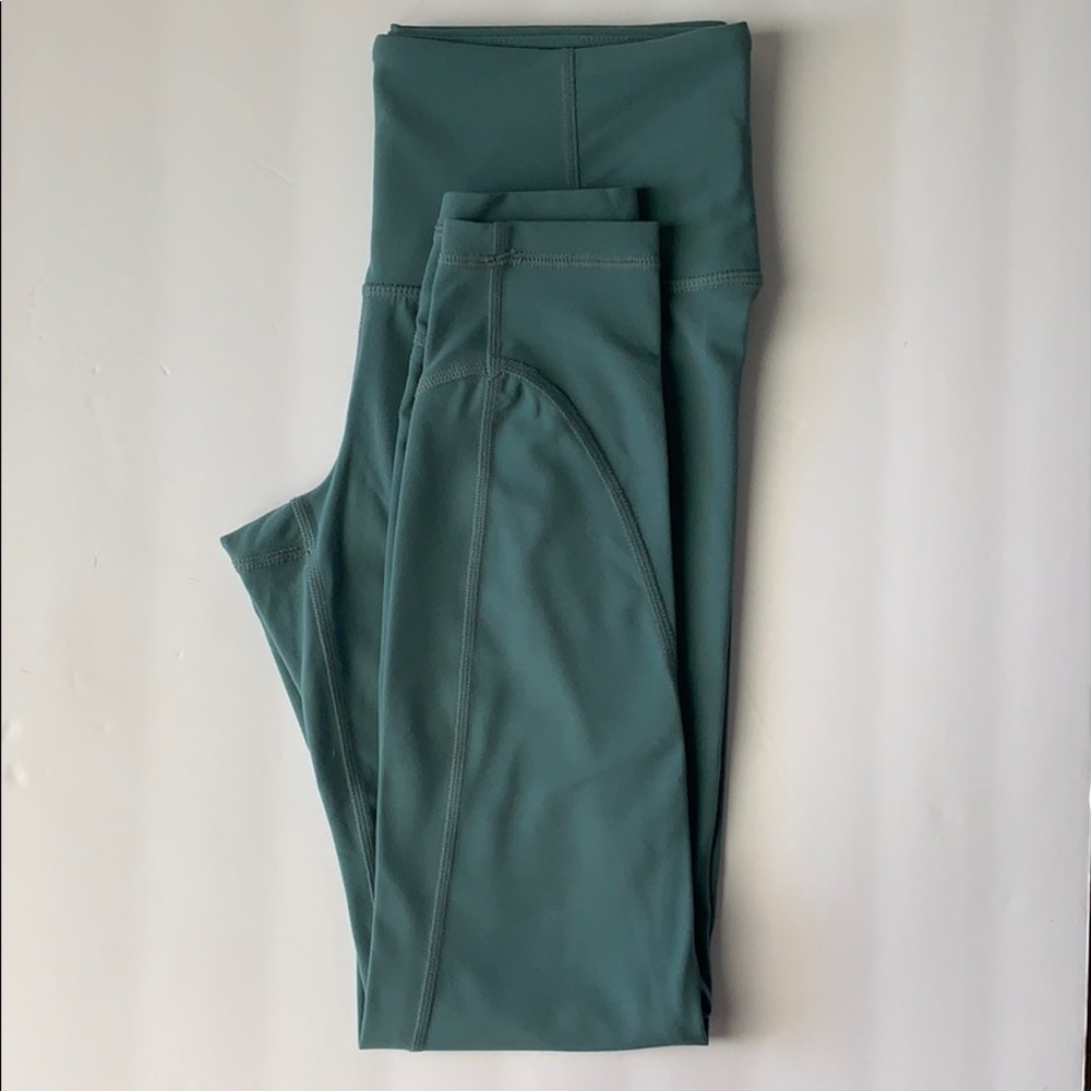 Athleta Salutation 7/8 Tight in Powervita
